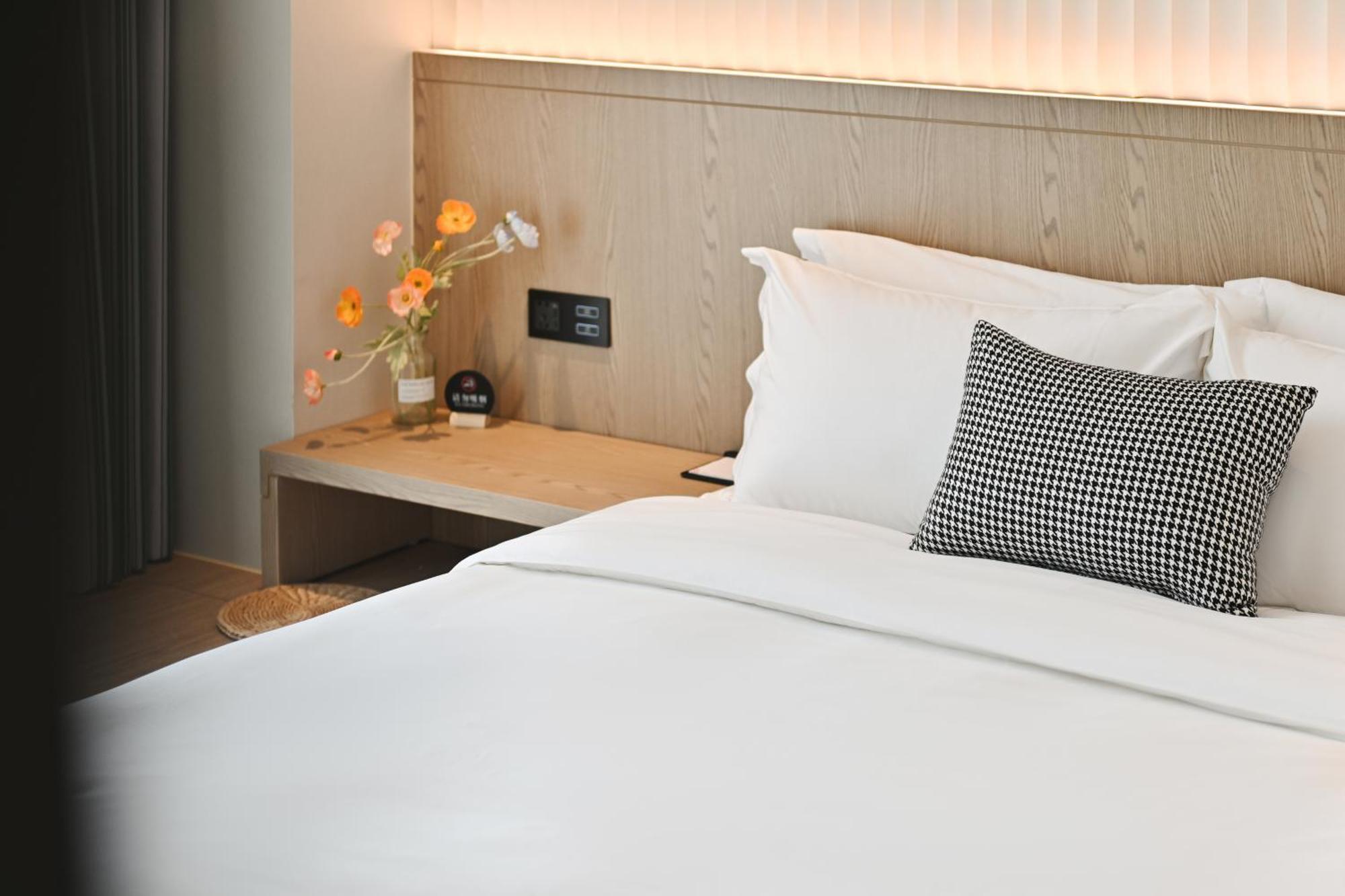 Livetour Hotel Luogang Science City Canton Extérieur photo